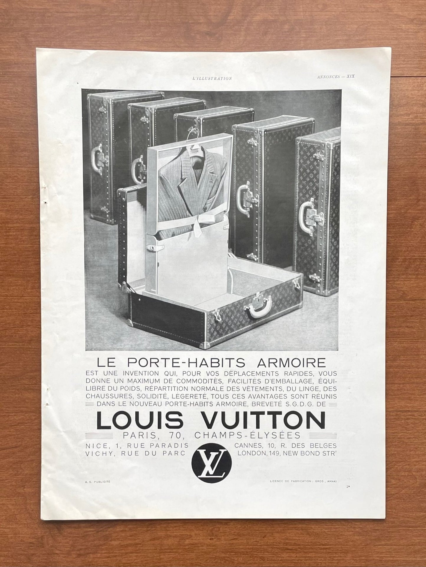 1932 Louis Vuitton "Wardrobe Suitcases" Advertisement